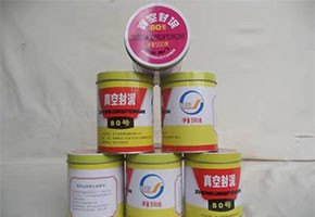 本產品是由潤滑油基礎油經精餾、深度處理、調合并經后處理工序制得。本產品用作真空冶煉、真空噴涂、電子管制造和原子能工業等真空設備的固定接頭、經常需要拆卸部分的密封或系統中有可疑泄漏點時的暫時性密封。按規