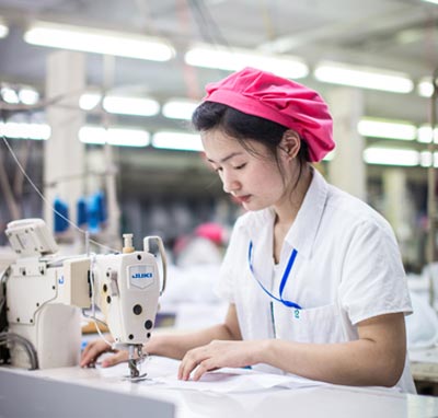 深圳龍華工衣訂做廠家生產車間